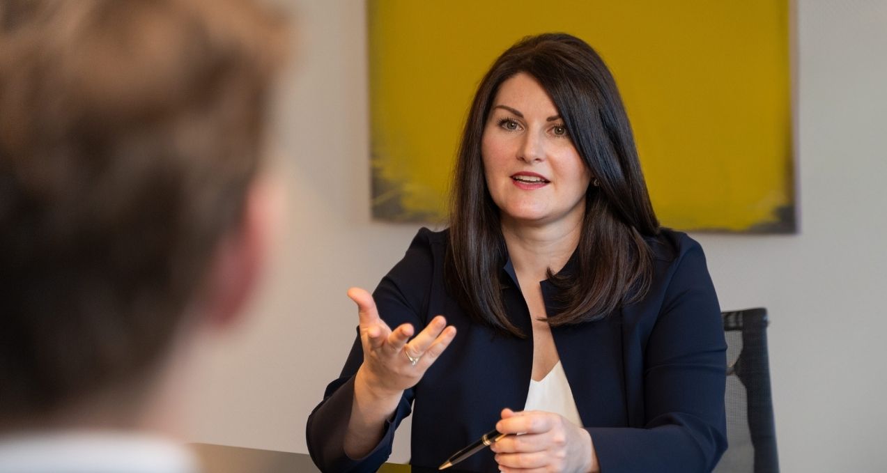 Notarin Natalie Sonntag im Beratungsgespräch